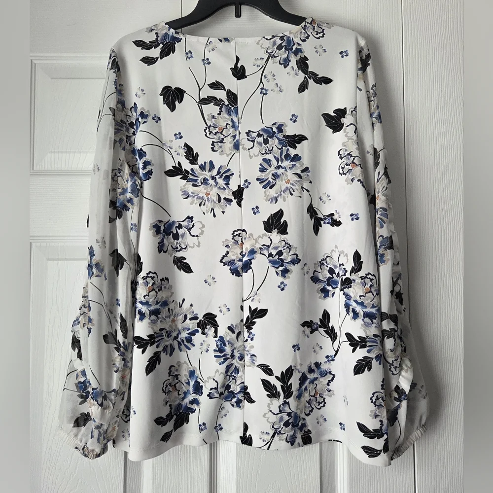 Ann Taylor Factory White Blouse with Blue Floral Print Size L - Picture 9 of 13
